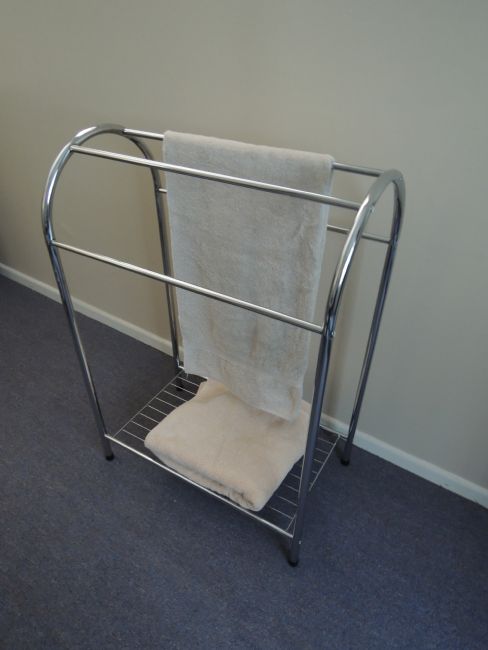 Towel Stand round top with shelf Chrome
